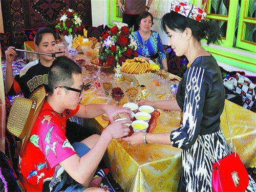 维吾尔民族家访01