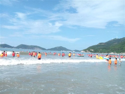 蓝天白云碧海
