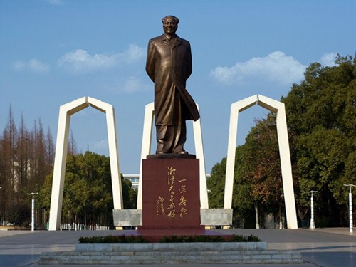 毛泽东铜像广场