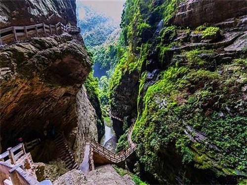 龙水峡地缝