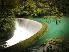 A线：黄果树风景名胜区+西江千户苗寨+荔波大小七孔+青岩古镇 +荔波古镇+龙里油画大草原+飞越黄果树·双动五天游